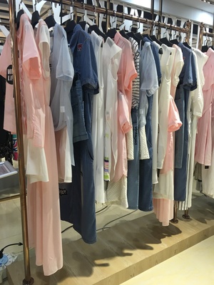 女裝折扣店陳列技巧 如何吸引顧客提升銷量