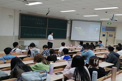 校友分享考研經(jīng)驗(yàn)，助燃信息學(xué)子夢想——泉心泉益志愿者協(xié)會“研于律己”考研咨詢服務(wù)隊舉辦考研交流分享會